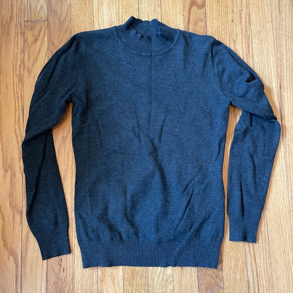 Long sleeve mock neck cielo sweater. Size small